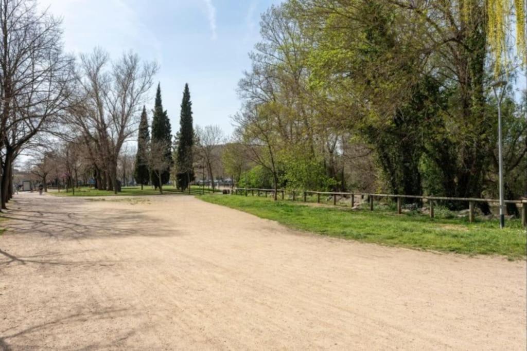 Acogedor Apartamento Cerca Del Casco Antiguo Girona Luaran gambar