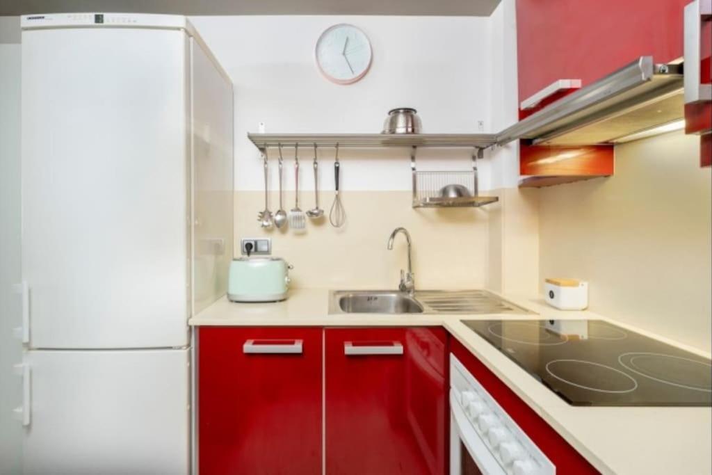 Acogedor Apartamento Cerca Del Casco Antiguo Girona Luaran gambar