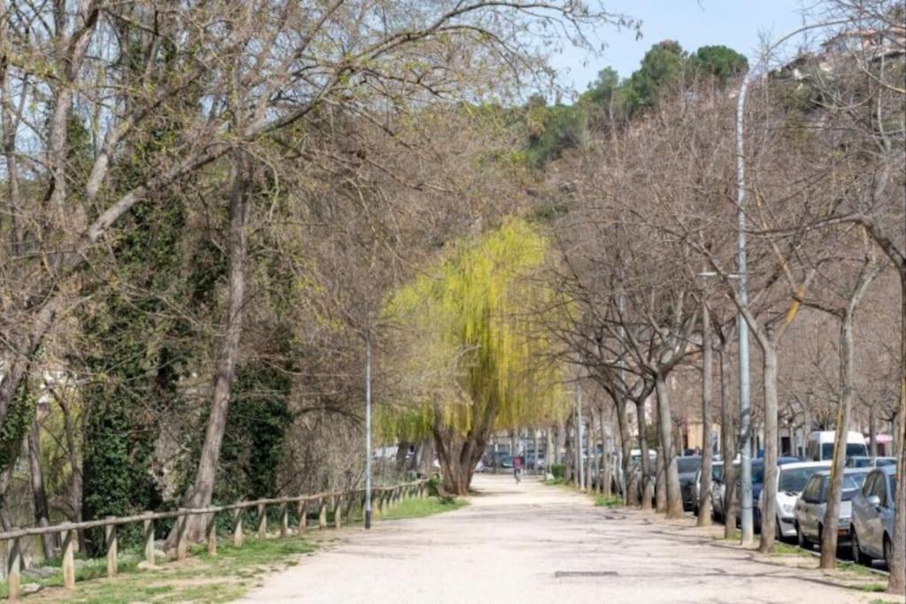 Acogedor Apartamento Cerca Del Casco Antiguo Girona Luaran gambar